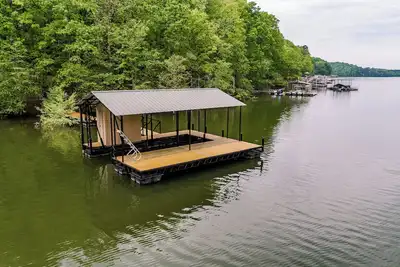 Image de Cozy and serene fishing cabin, Family Traditions, private dock and lake views.