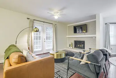 Image de Pet-Friendly Townhome in Raleigh w/ Deck!