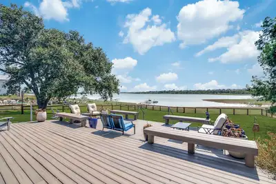 Image de Charming 3-bedroom Lake Front house with beach access in Frisco