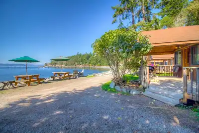 Image de 2br Deluxe Beachfront Cabin on Spectacular West Beach!