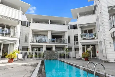 Image de Waterfront Paihia Apartment with Pool.