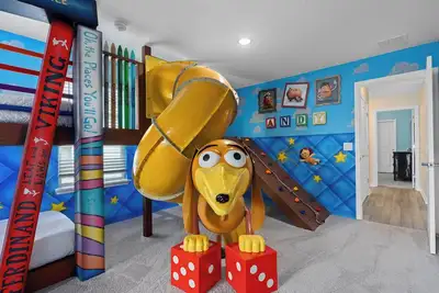 Image de \"Grand Opening\" New 9br Disney Theme Home Near Disney in Gated Resort Community