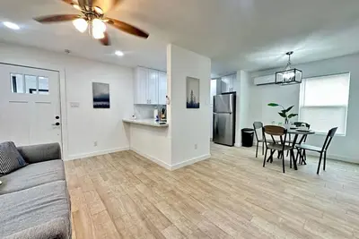 Image de Modern 1br Apartment in Montrose Near Food & Shops