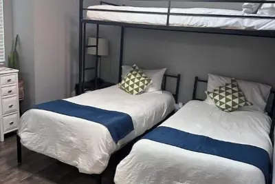 Image de Enjoy a 6-minute drive to Petco Park in this National City vacation home