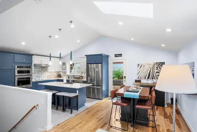 Image de Cute West Seattle Home w Firepit