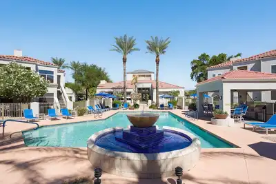 Image de Solace - Resort Pool & Gym -Walk to Restaurants