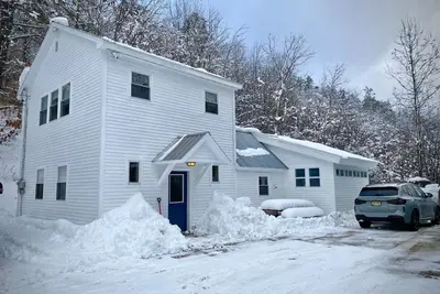 Image de Tranquil 3-bedroom house with WiFi in Ludlow, just a half-mile to Okemo.