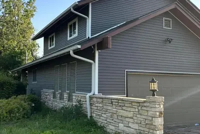 Image de 4800 sq ft 5-bedroom house, Huge Deck. 85-in TVs 7 mins to downtown and Marion