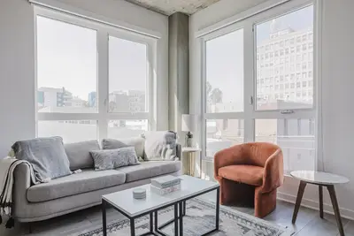 Image de Modern Long Beach 2br w/ Pool & Gym, nr beach, by Blueground