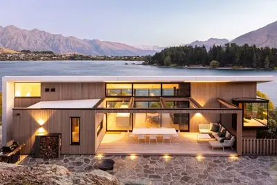 Image de Ultra Modern Lakefront Villa by MajorDomo - Flat walk to town centre
