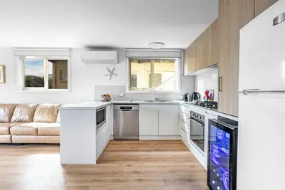 Image de 400m to Main Beach | Pet Friendly | Sleep 6
