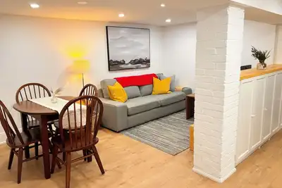 Image de Premium Roncesvalles Village Retreat. 2Bdrm1Bath. New Reno with Garden Space