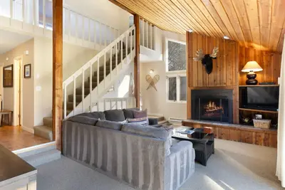 Image de Take a Getaway with the Whole Family, Including the Dog! 4br Home, Hot Tub and Mountain Views