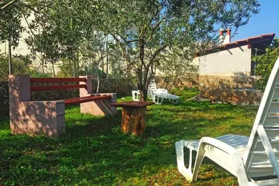 Image de Appartement de deux chambres avec la terrasse Lukoran, Ugljan (A-20387-b)