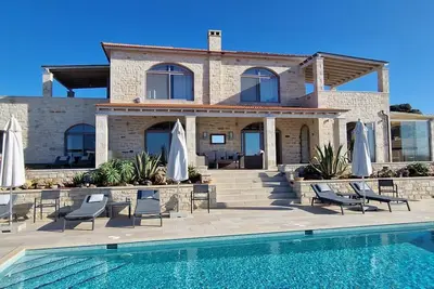 Villa Stella intimité absolue dans un endroit isolé, piscine chauffée