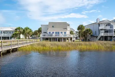 Image de Private Boat Dock or Walk to Beach!