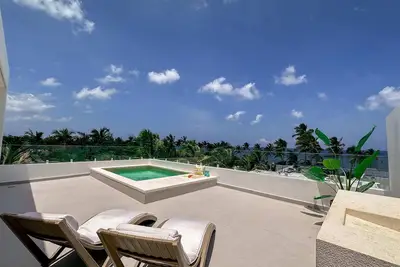 Image de Ocean View Penthouse w/ private rooftop and Bbq