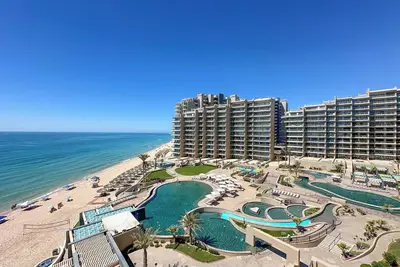 Image de Beach Bliss Retreat Beachfront Condo