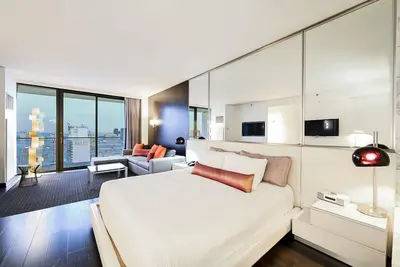 Image de Svs: High Floor Strip View Studio | Open Balcony | Palms Place