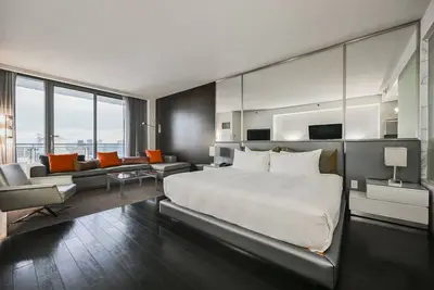 Image de High Floor Studio Strip View w/Open Balcony at Palms Place