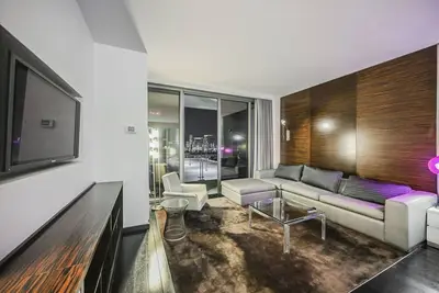 Image de Studio Strip View w/ Open Balcony at Palms Place