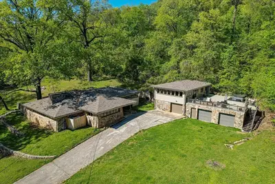 Image de Mid-Century Estate - Home/Loft - Hot Tub/Game Room