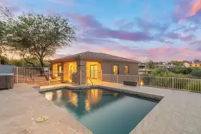 Image de Desert Luxury Retreat| Pool + Hot Tub | Dark Sky
