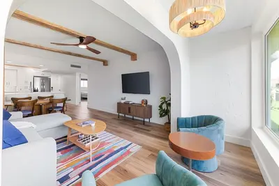 Image de 15% Off Sept Stay – Coastal Condo: Beach & Pool!