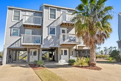 Image de Lower Summer 2025 Rates! New to the rental market in Barrier Dunes! Book Now!