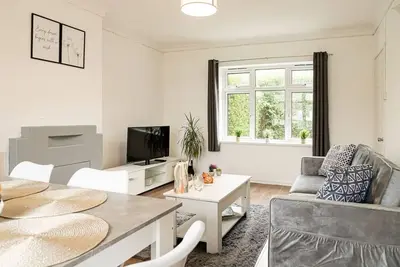 Image de Contractor House - Sleeps 12 - Free Parking