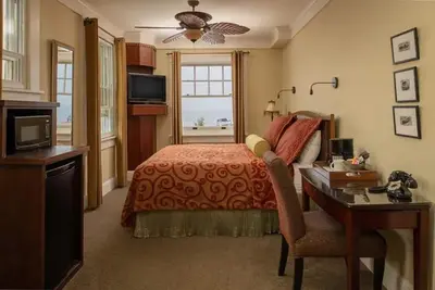 Image de Cozy Boutique Room w/ Heated Bathroom Floor in Historic Downtown