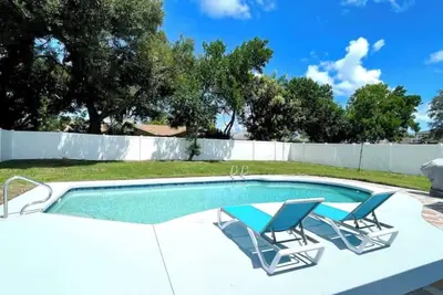 Image de Beach House, Pool, Garage, 10 Min to Beach