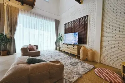 Image de Heart of Chiangmai old town Entire villa with private pool and garden - 3br\/2ba