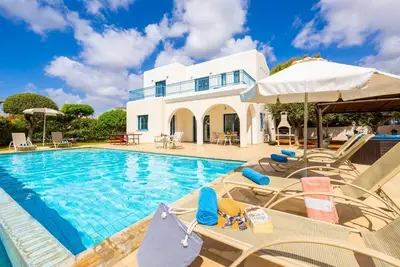 Image de Villa Artemis - Quatre Chambres Villa, Couchages 9