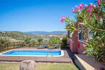 Image de 4-bedroom countryside villa with pool and peaceful river views