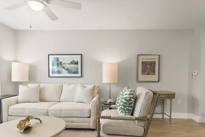 Image de Mama D's Riverfront Retreat - Gorgeous Riverfront Condo with Pool & Gym Access