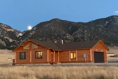 Image de Beautiful 3bedroom log home w\/breathtaking views in Madison Valley near Ennis, Mt