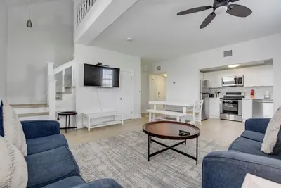 Image de Duval Delight | Recently Remodeled Condo on Duval!