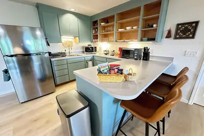 Image de Cozy studio that sleeps 4 in Kenmore with a/c, WiFi and farm fresh eggs!