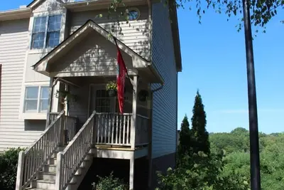 Image de Cozy 3-bedroom, lakefront condo