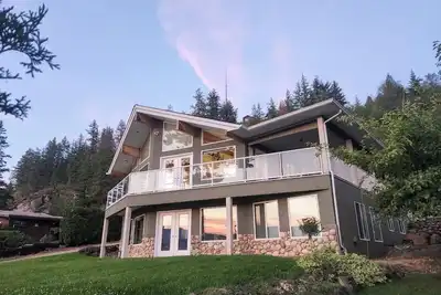 Image de Lone Tree Lodge: Semi-waterfront with private beach, dock, boat launch + buoy