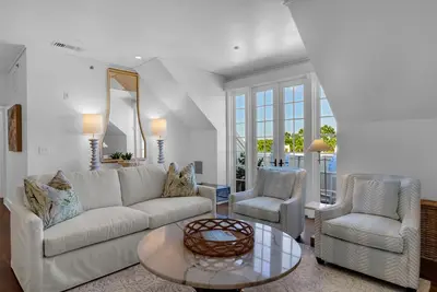 Image de Private Beach/Pool Access-Town Center-Coastal Charm-Newly Renovated