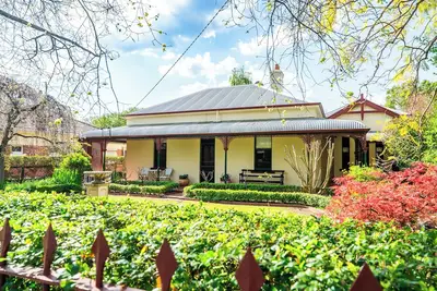 Image de Bellisle - 1880's period home in Central Albury