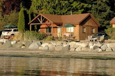 Image de 2br Beachfront Cabin on epic west-facing beach beach with sunsets!