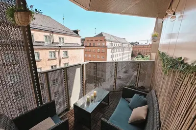 Image de Modern, Centrally located Apartment!