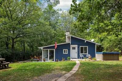Bluebird Cabin: A Cozy Getaway in ShenandoahWoods