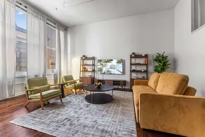 Image de 2br Downtown Gem • Sleeps 7 • Convention Center