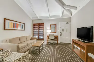 Image de 2 Cozy Mountain Resort Rooms Surrounded by Mountains w/ 138-Foot Water Slide