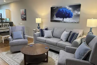 Image de Pristine! 2br, 2 bath. Sleeps 6. Walk to Neville Arena, Toomer's Corner.