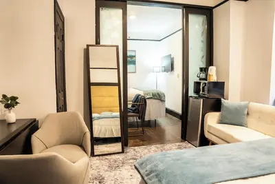 Image de Charming Two-Bedroom Apartment in Historic Mansfield Residence
